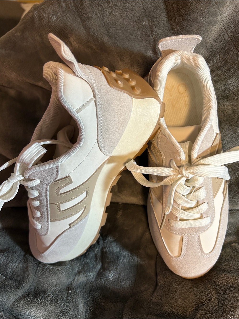 YOKI Women’s Narobi Like New Ivory and Beige Platform Sneakers, Sz 9